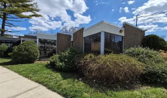 121 W Oak St, Amityville, NY 11701