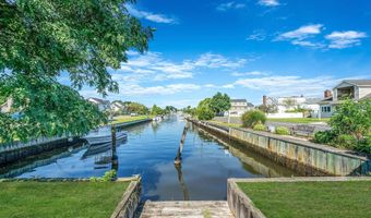29 North Plz, Amity Harbor, NY 11701