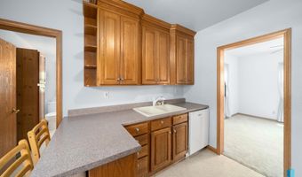 412 S 1st Ave, Brandon, SD 57005