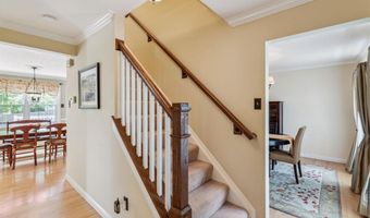278 Oakleigh Woods Dr, Ballwin, MO 63011