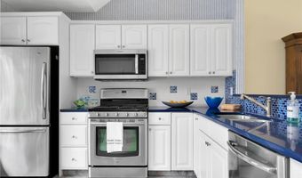 19 Vanderbilt Dr, Narragansett, RI 02882
