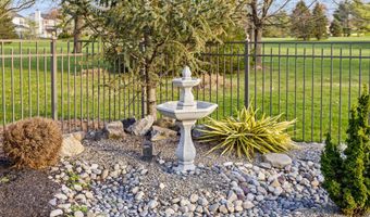 16 Heritage Dr, Allentown, NJ 08501