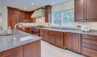 23 Pine Top Rd, Barrington, RI 02806