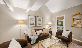 1403 E ABINGDON Dr 6, Alexandria, VA 22314