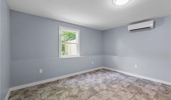 132 Maple Ave, Middletown, RI 02842