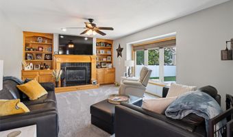 1530 Ashwood Dr, Altoona, IA 50009