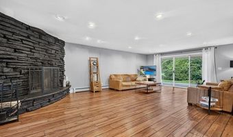 2843 S Briarwood Dr E, Arlington Heights, IL 60005