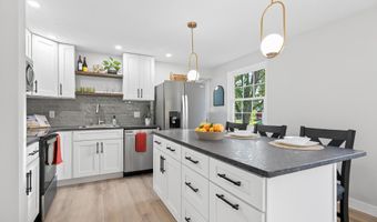 205 Linkensmith Dr, Anna, OH 45302