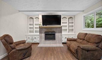 621 Van Oaks Dr, Amherst, OH 44001