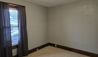 909 W 4th St, Bicknell, IN 47512