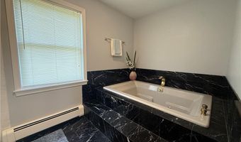20 Morrison Ave, Middletown, RI 02842