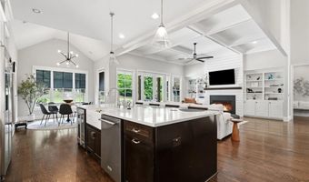 1012 Summit View Ln, Alpharetta, GA 30004
