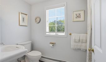 34 Brooks Farm Dr, Bristol, RI 02809