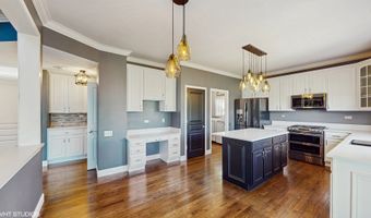 8 GEORGETOWN Ct, Algonquin, IL 60102