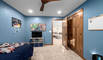 1012 S Nicholas Ave, Brandon, SD 57005