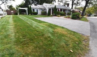 13 Cozy Ln, Cumberland, RI 02864