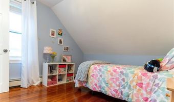 17 Oak Ave, East Providence, RI 02915