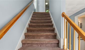 28 Narragansett Rd, Cumberland, RI 02864