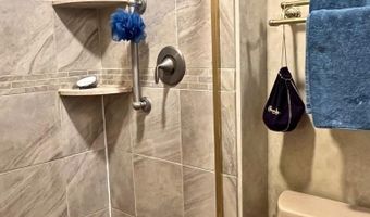 408 Duryea Dr, Auburn, IN 46706