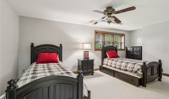643 Isle View Dr, Akron, OH 44319