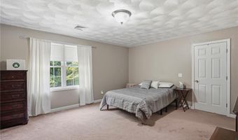 23 BERNON Dr, Lincoln, RI 02865