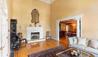 8 Buttonwood Dr, Andover, MA 01810