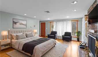 2 Oak Grove Blvd, North Providence, RI 02911