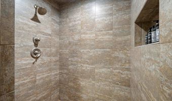 43 Darling Parke Dr, Bangor, ME 04401