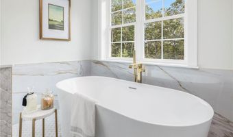 35 Beech Crest Rd, East Greenwich, RI 02818