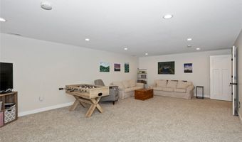 2203 Barry Dr, Adel, IA 50003