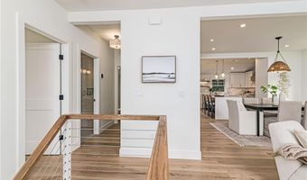 8 Kerins Ter, Newport, RI 02840