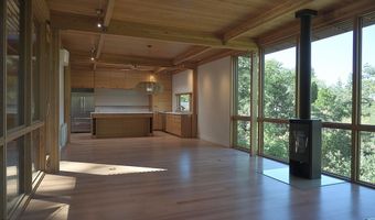 5 Scenic Dr, Ashland, OR 97520
