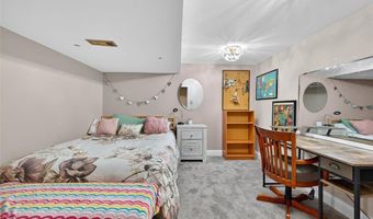 124 Vlasis Dr, Ballwin, MO 63011