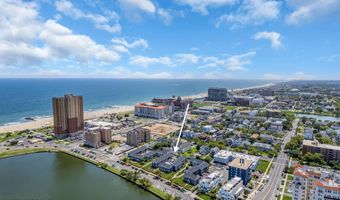 304 Deal Lake Dr 34, Asbury Park, NJ 07712