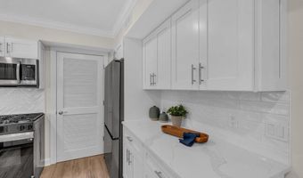8 Imperia Pl, Aberdeen, NJ 07747