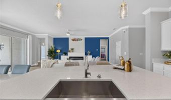 7322 PARADISO Dr, Apollo Beach, FL 33572