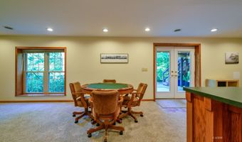 5 Warwick Ln, Athens, OH 45701