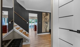 210 W Pickwick Rd, Arlington Heights, IL 60005