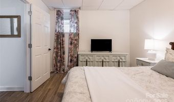 28 Ridgefield Pl, Asheville, NC 28803