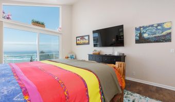 461 S Home Ct, Rockaway Beach, OR 97136
