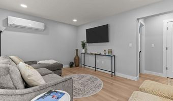 56 Pasture Farm Dr, Middletown, RI 02842