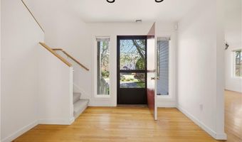 15 Hammersmith Rd 30A, Newport, RI 02840