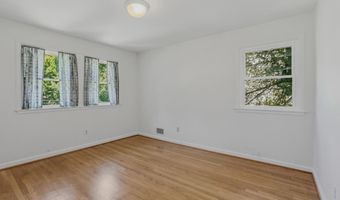 7607 MARYKNOLL Ave, Bethesda, MD 20817