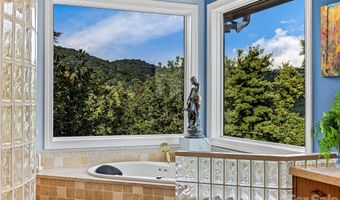 10 Beaverbrook Ct, Asheville, NC 28804