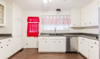 226 Edgewood Dr, Americus, GA 31709