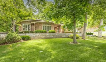 425 Kenilworth Ln, Ballwin, MO 63011
