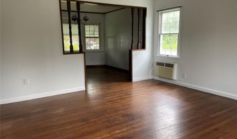 28 Lynton Rd 1, Albertson, NY 11507
