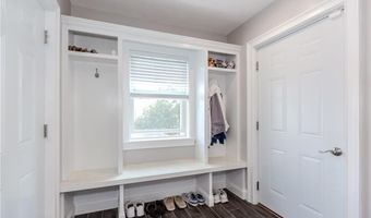 21 Crestwood Rd, Warwick, RI 02886