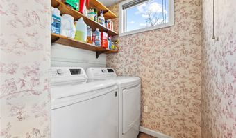 11 Searingtown Rd, Albertson, NY 11507