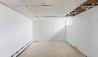 10 Woburn St, Cranston, RI 02910